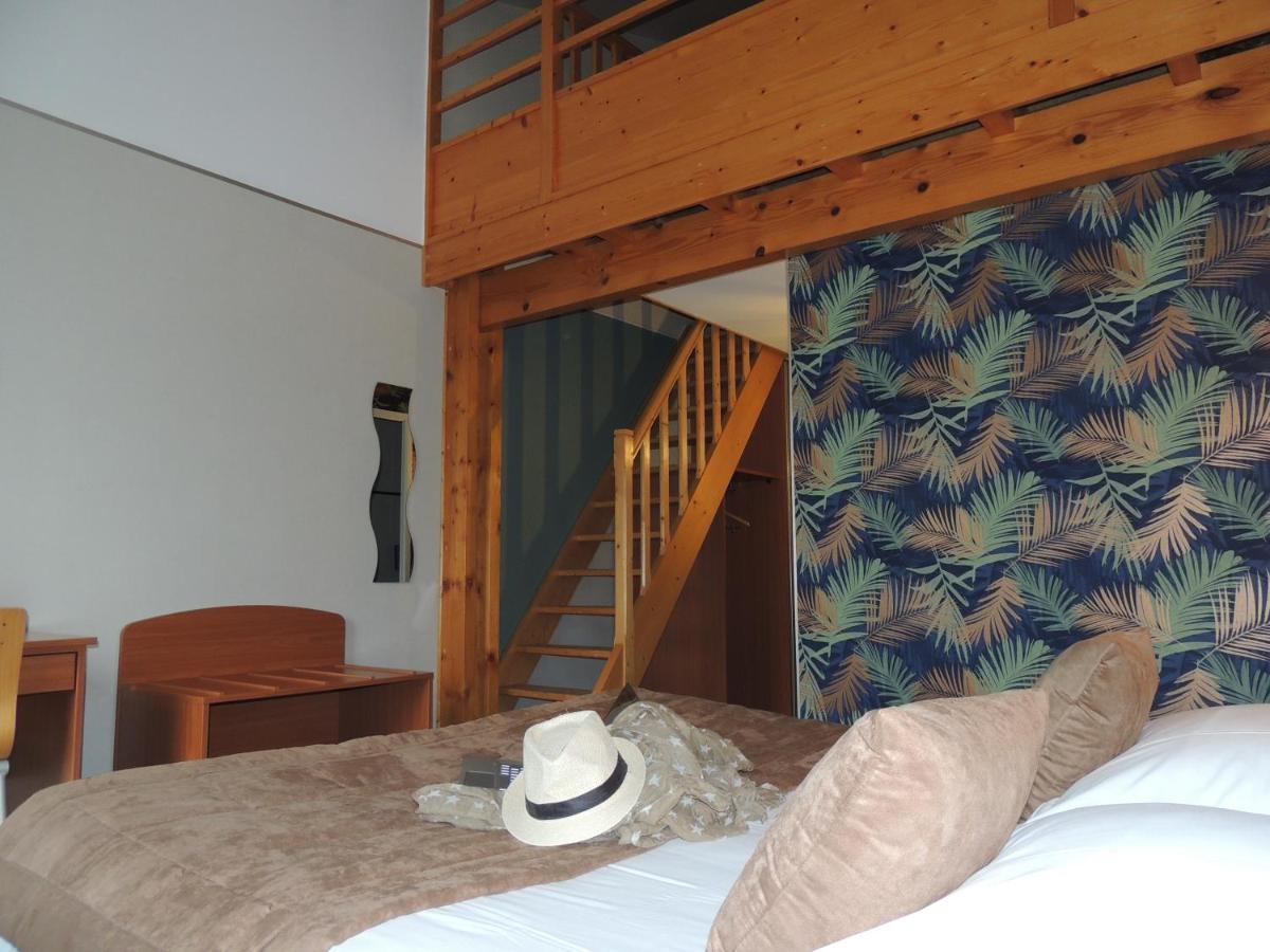 Logis Hotel Les 3 Marchands Bressuire Exterior foto