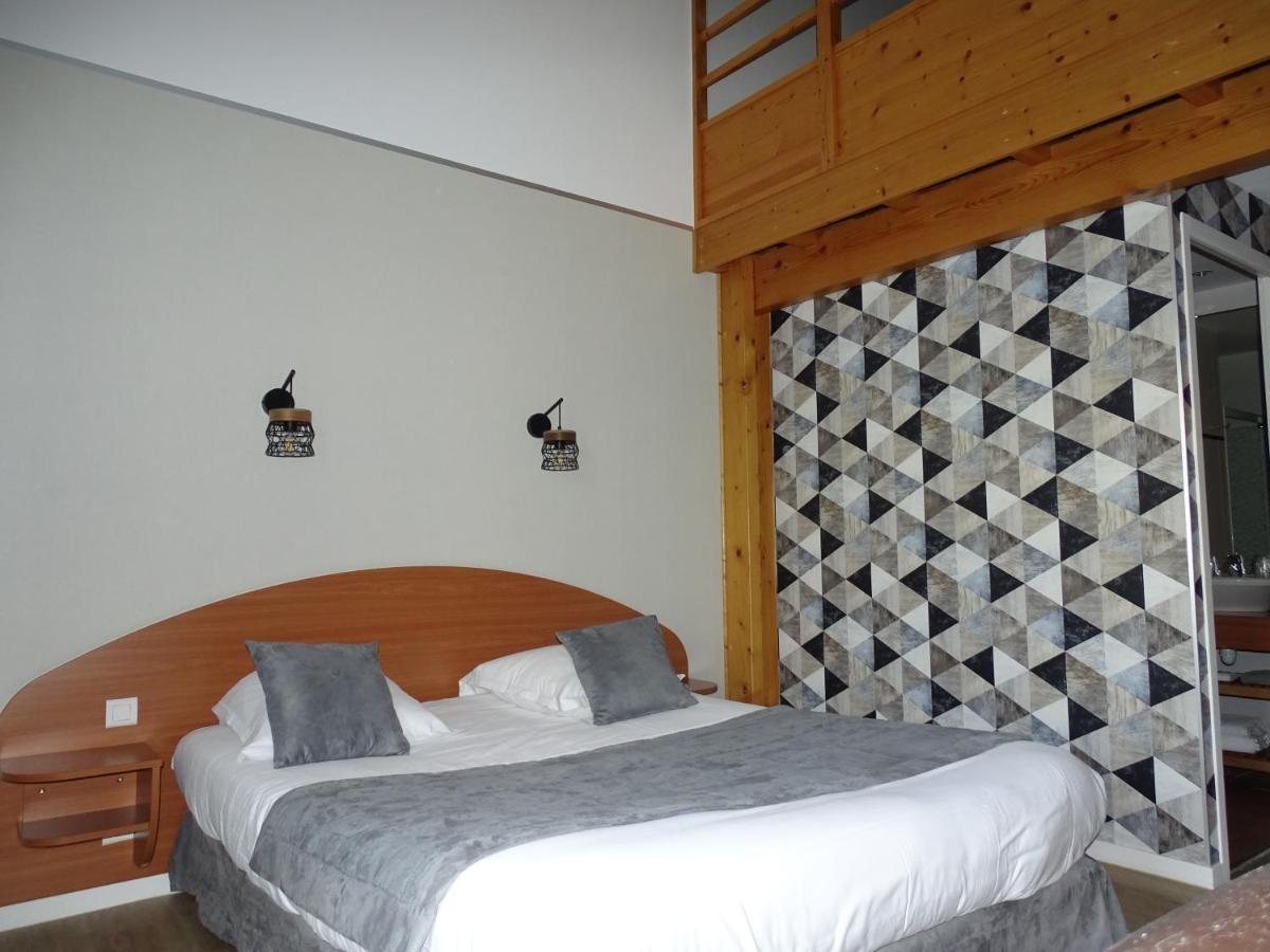 Logis Hotel Les 3 Marchands Bressuire Exterior foto