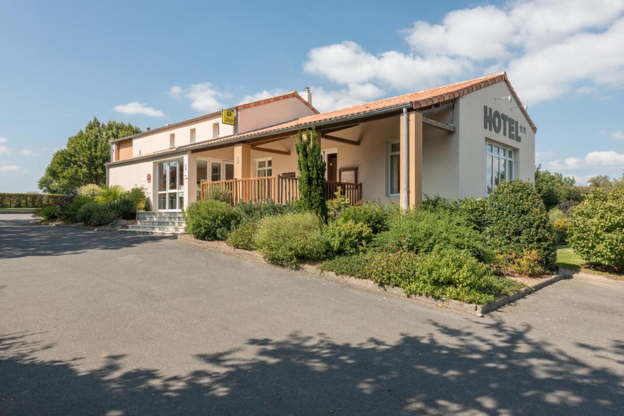 Logis Hotel Les 3 Marchands Bressuire Exterior foto